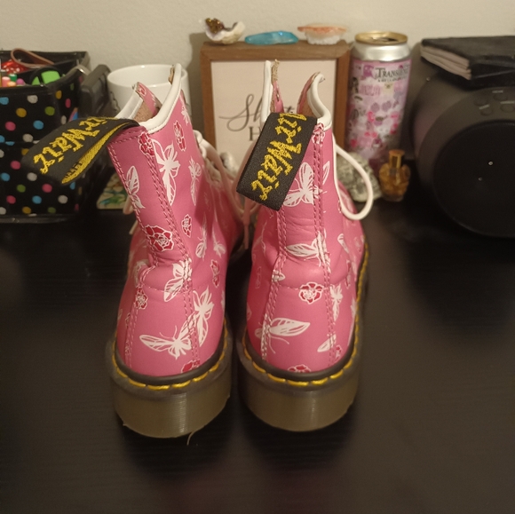 RARE Dr. Martens Pink Butterfly Rose Boots USL 8 - Picture 4 of 6